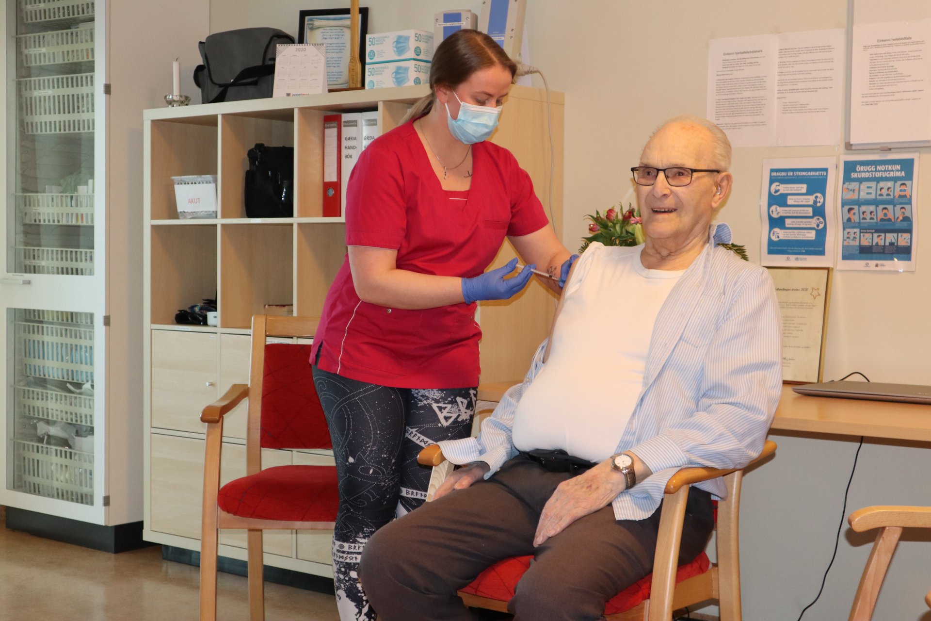 Bólusetning vegna Covid-19 hafin á Jaðri