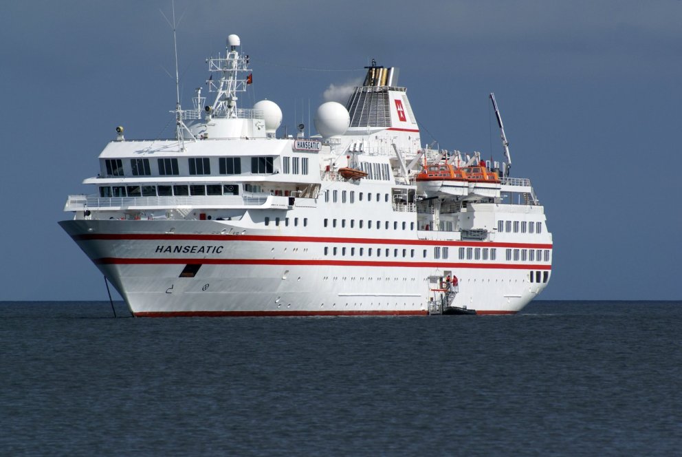 Skemmtiferðaskip við Ólafsvíkurhöfn