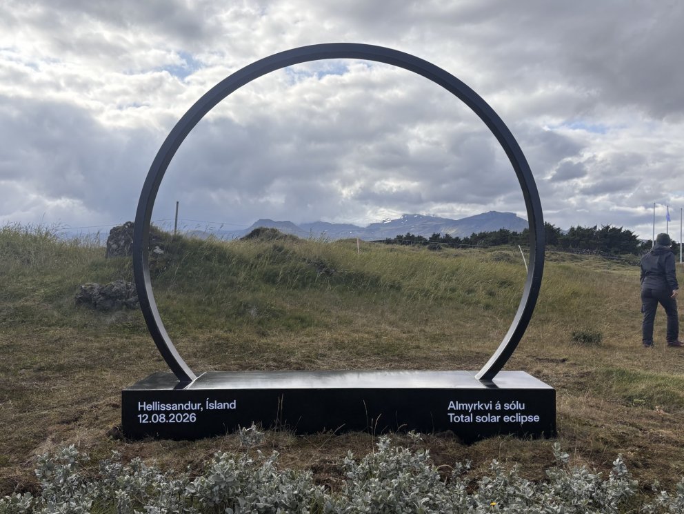 Minnisvarði um almyrkvann settur upp í Snæfellsbæ