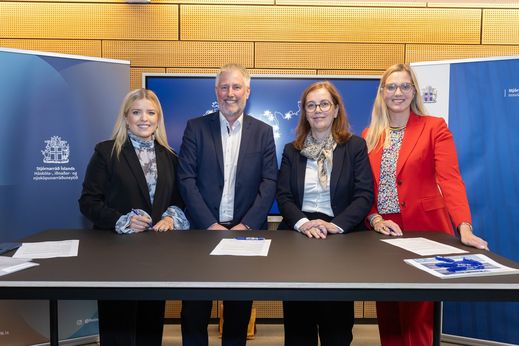 Samningur um ljósleiðararvæðingu undirritaður