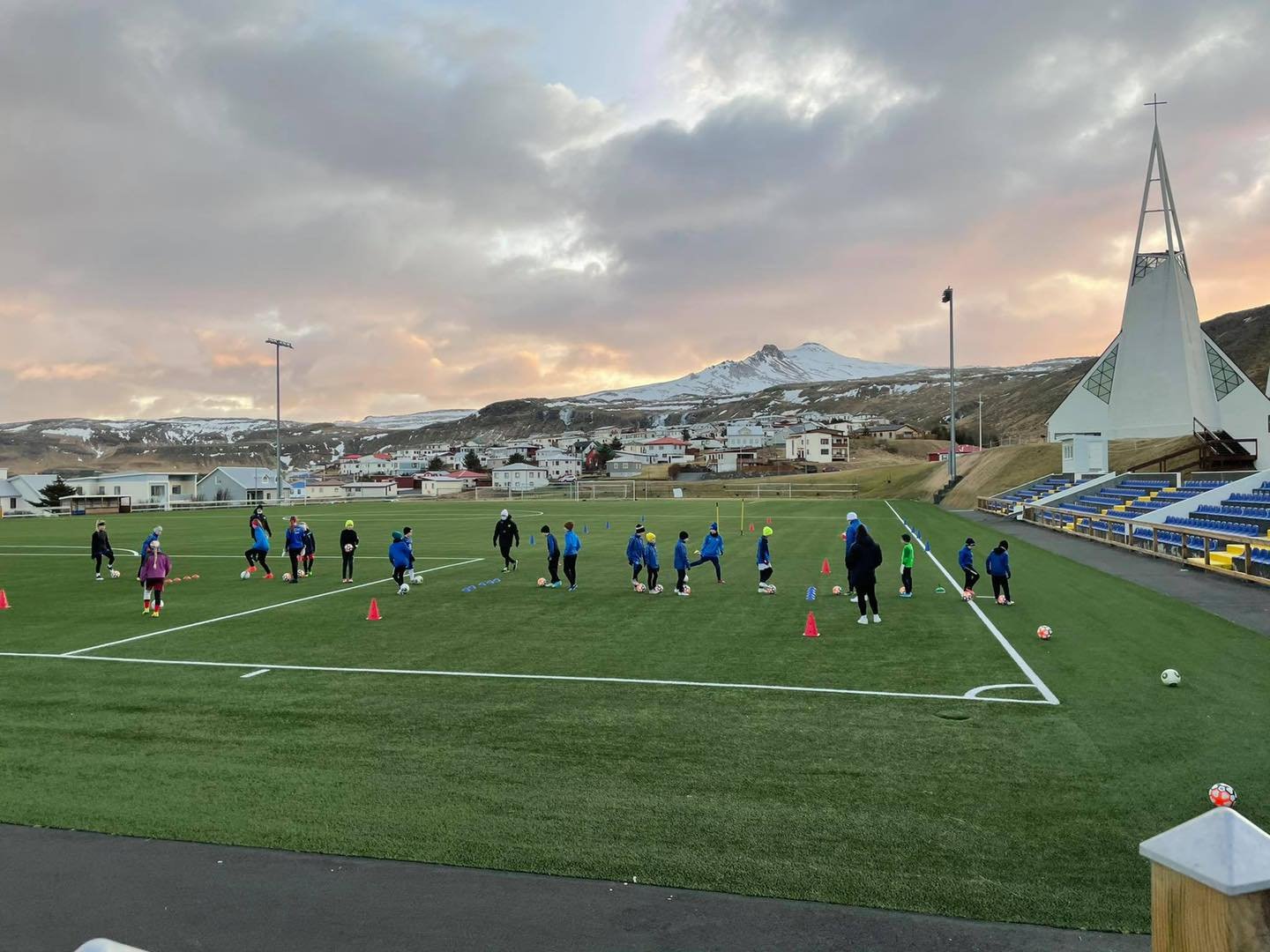 Aðstæður á Ólafsvíkurvelli eru glæsilegar.